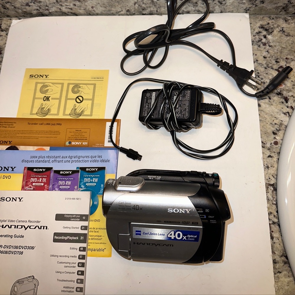 Sony DCR-DVD108 DVD Handycam 40x Optical Zoom Working Need To Change Battery